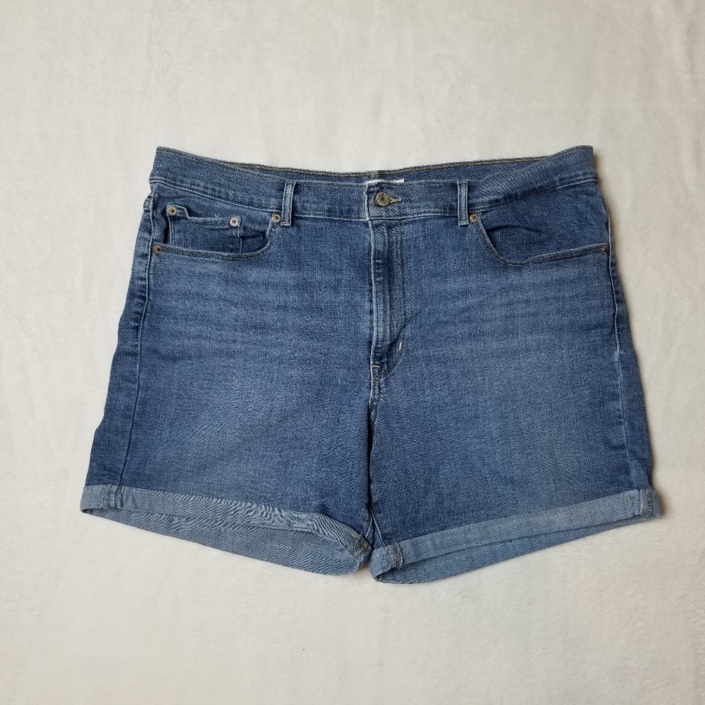 Levi's Classic Women’s Cuffed Denim Shorts